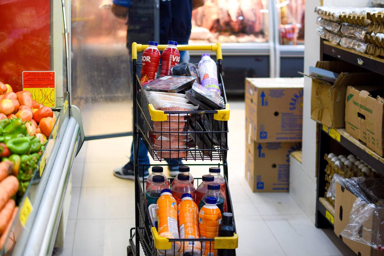 SuperMix é autuado por venda de produtos vencidos em Manaus 