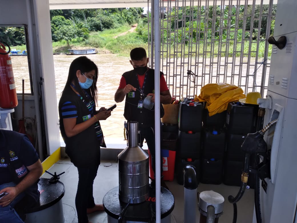 Posto flutuante é interditado durante ação de órgãos de proteção