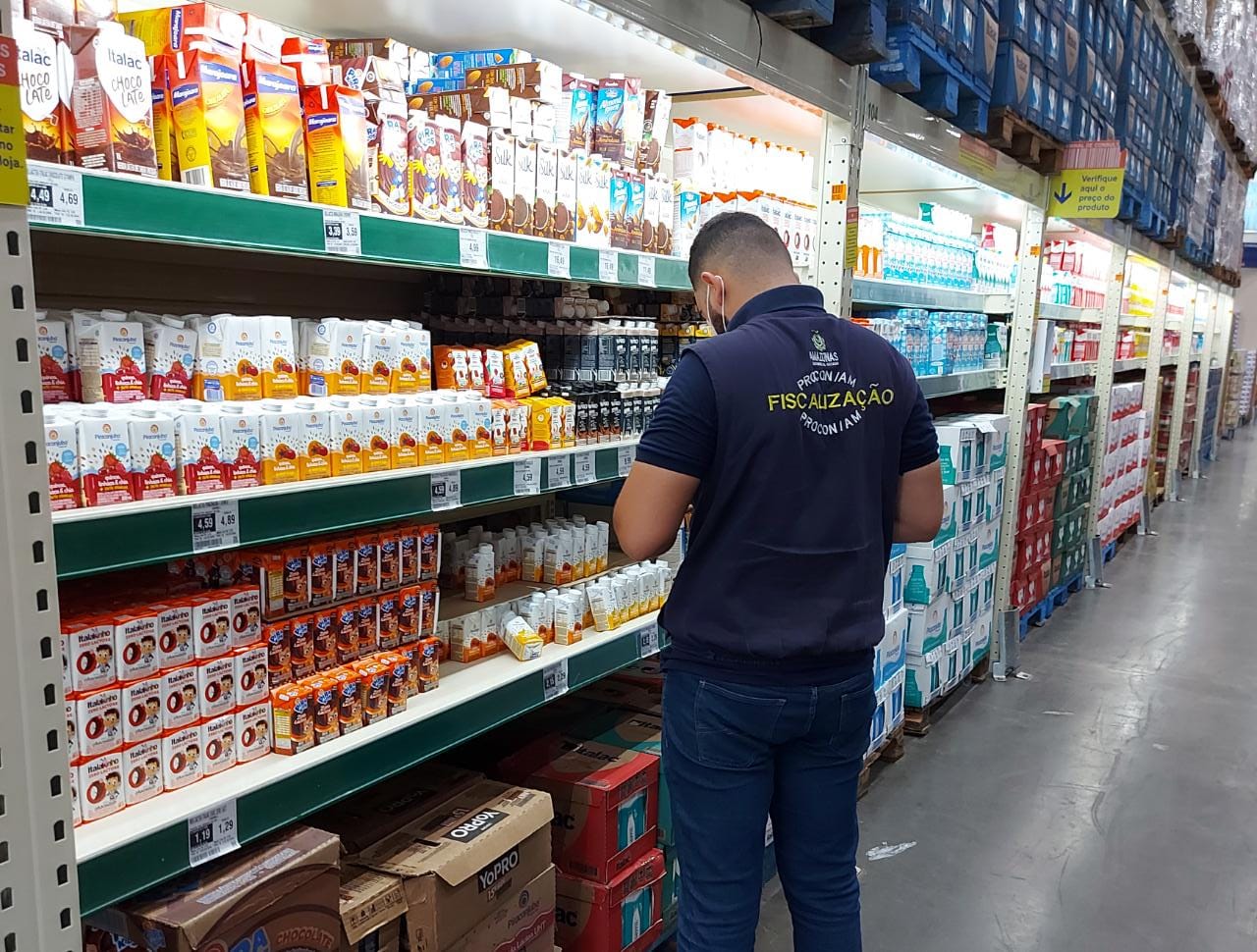 Procon apreende mais de 170 Kg de produtos em supermercado de Manaus