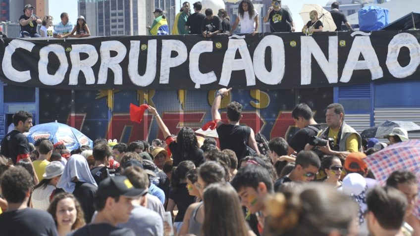 Brasil cai 10 posições em ranking de percepção da corrupção, diz estudo