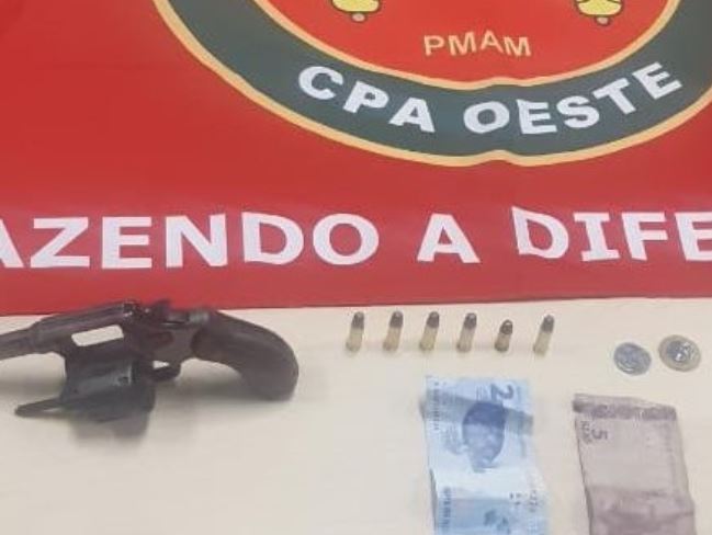 Com farda de gari, homem é preso com arma de fogo em Manaus