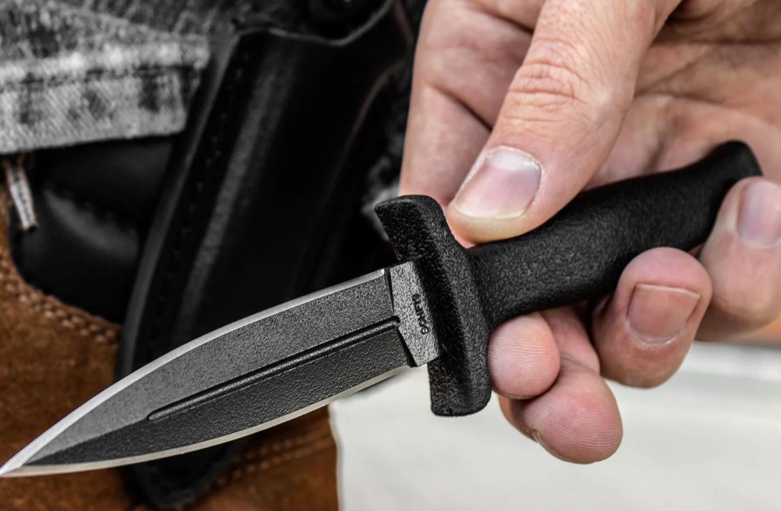 Moradores encontram homem morto a golpes de punhal em rua de Manaus