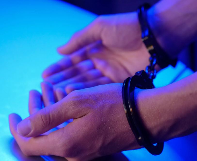 Suspeito de integrar facção é preso com pistola após perseguição em Manaus