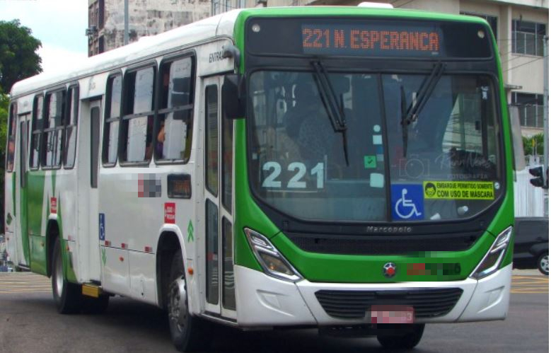Trio assalta ônibus e agride passageira no Nova Esperança