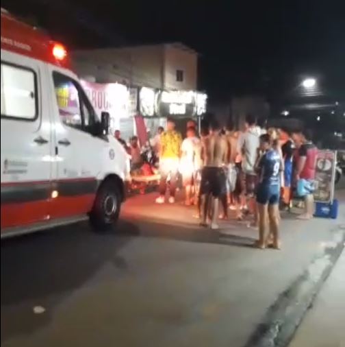 Homem é arremessado de moto ao atropelar cachorro em Manaus