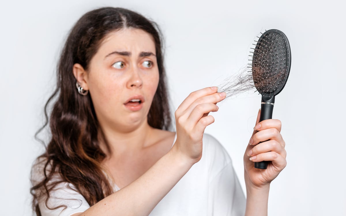 Queda de cabelo está entre os sintomas mais comuns da covid-19 