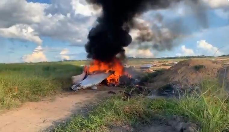 Vídeos chocantes mostram queda de avião que explodiu com 3 pessoas no Pará