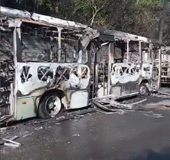 Ônibus voltam a circular após frotas serem atacadas e incendiadas em Manaus