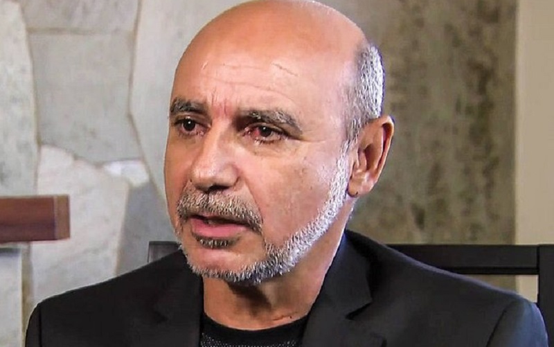 Após fim de prisão domiciliar, Queiroz faz exame para comprar arma de fogo