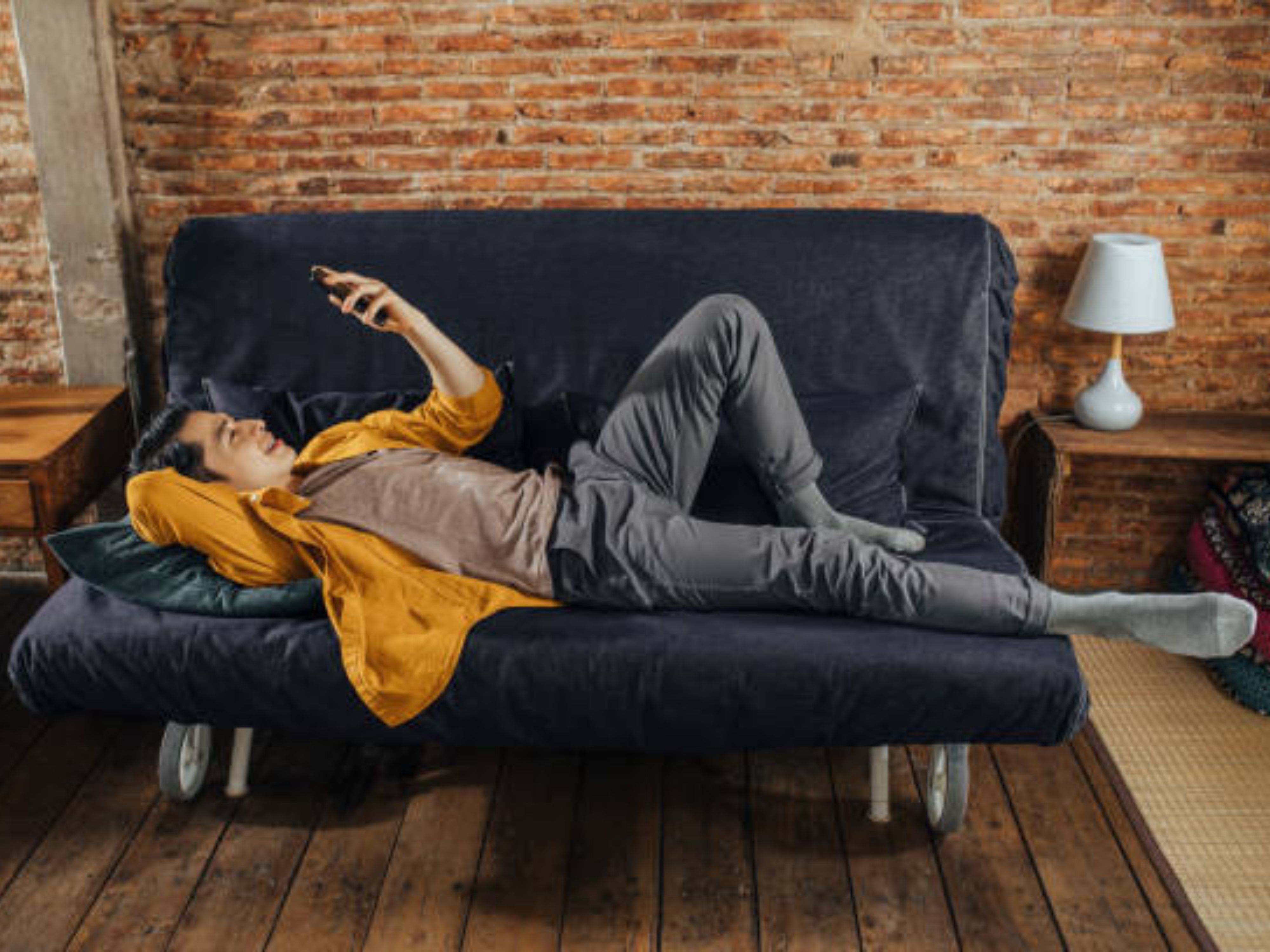 Japonês é pago para não fazer nada; o jovem cobra R$367 por ‘serviço’