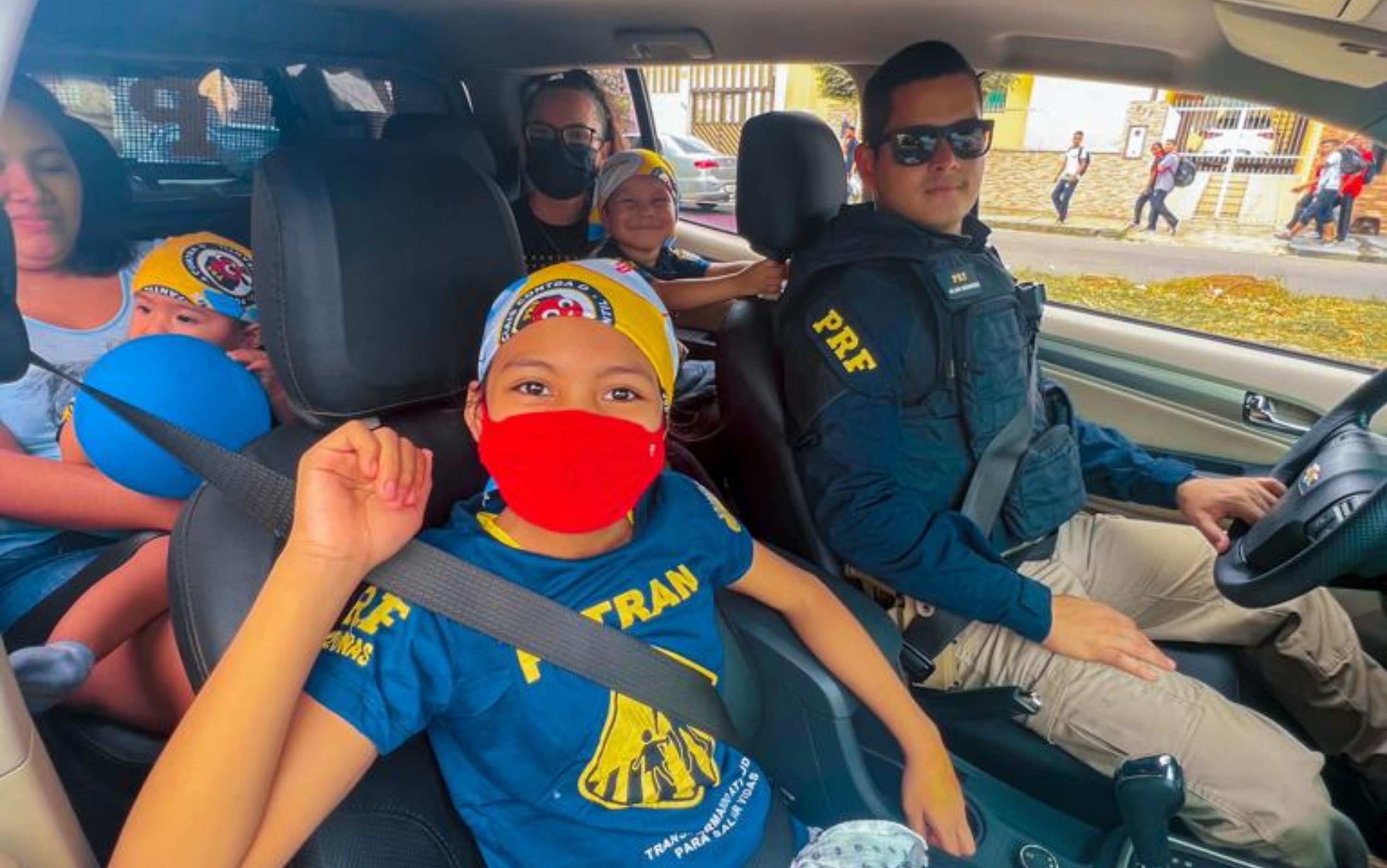 Grupo de apoio à criança com câncer recebe ação da PRF em Manaus