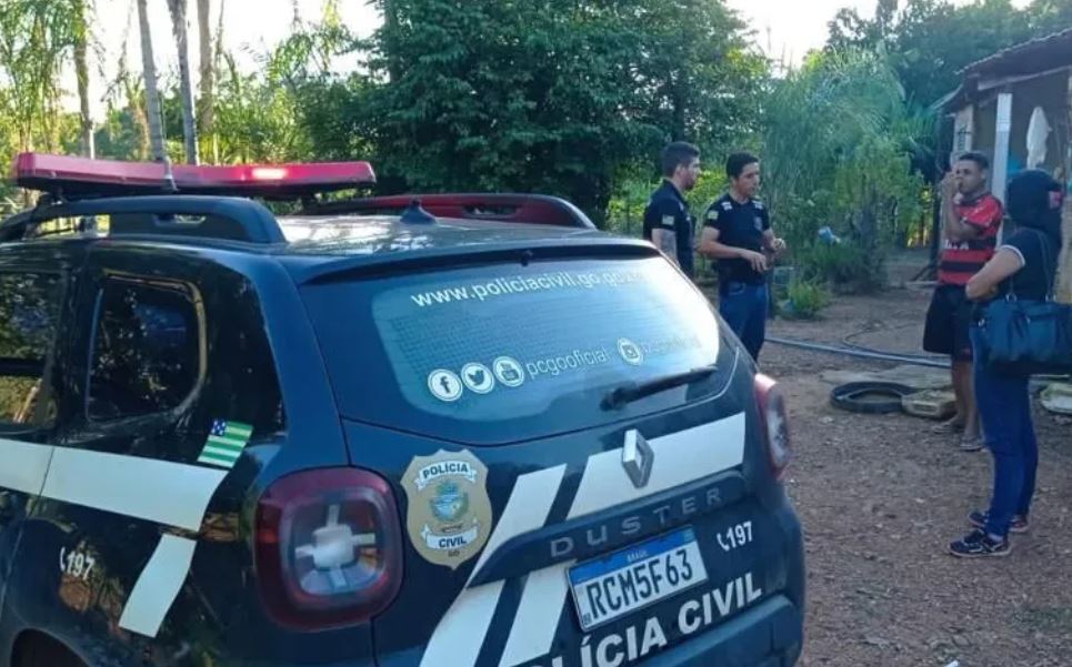 Homem é preso após invadir casa e dormir ao lado de adolescente de 14 anos