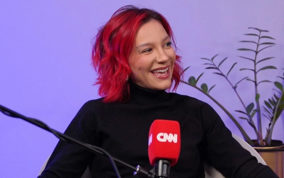 Priscilla anuncia casamento com namorado André Laudz