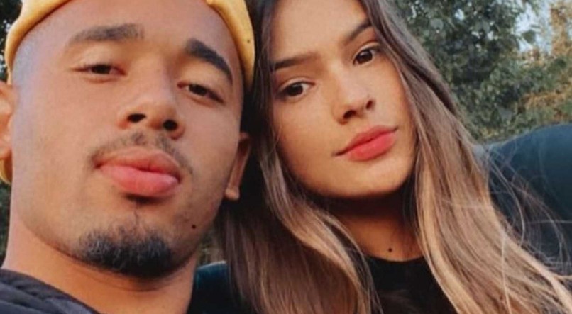 Gabriel Jesus anuncia gravidez da namorada após 2 meses de romance
