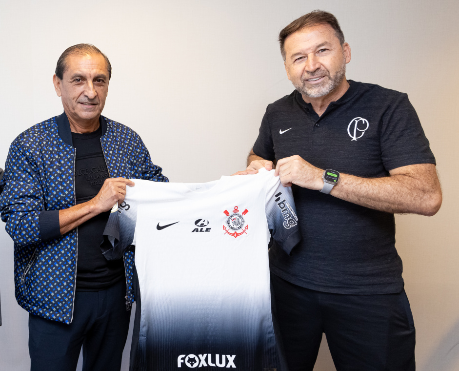 Corinthians anuncia a contratação do técnico argentino Ramón Díaz