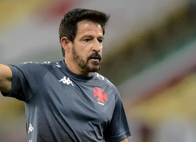 Ramon cumpre cartilha como interino na seleção e se fortalece na CBF