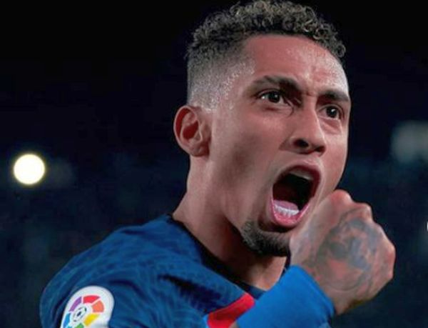 Raphinha pede desculpa a Xavi por xingamentos em substituição