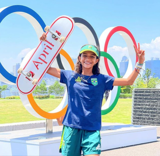 Famosos comemoram medalha de Rayssa Leal, a fadinha do skate