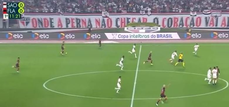 São Paulo de Calleri despacha o Flamengo e embola briga pelo Brasileirão