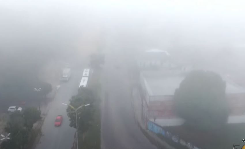 Névoa encobre zonas de Manaus e compromete trânsito 