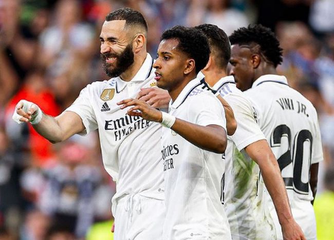 Real vence com show do trio Benzema, Vini e Rodrygo e pressiona Barcelona