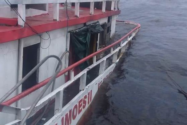 Marinha dá detalhes sobre naufrágio de rebocador no Rio Negro