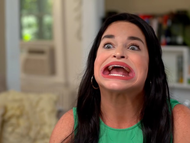 Americana entra para o Guinness Book com recorde de maior boca do mundo