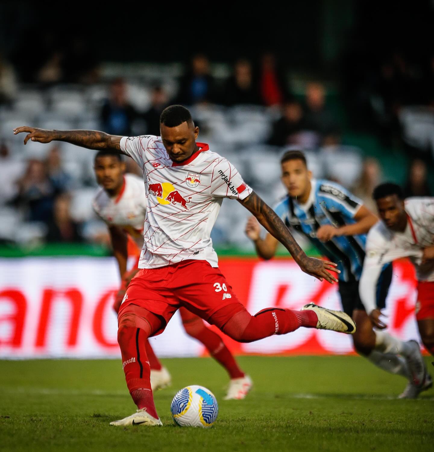 Bragantino vence equipe reserva do Grêmio em rodada do Brasileirão