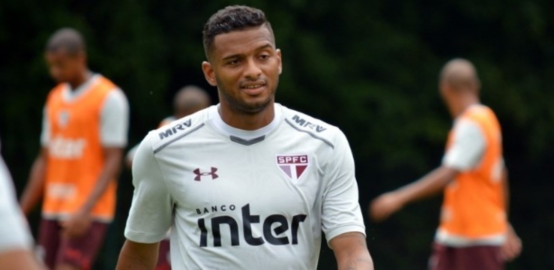 Jogador Reinaldo atropela ciclista na frente do CT do São Paulo