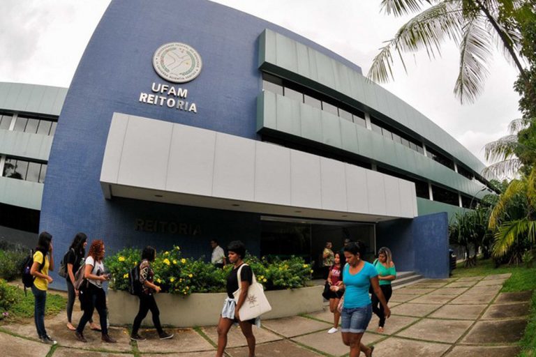 UFAM abre concurso para professor com salário de até R$ 6 mil