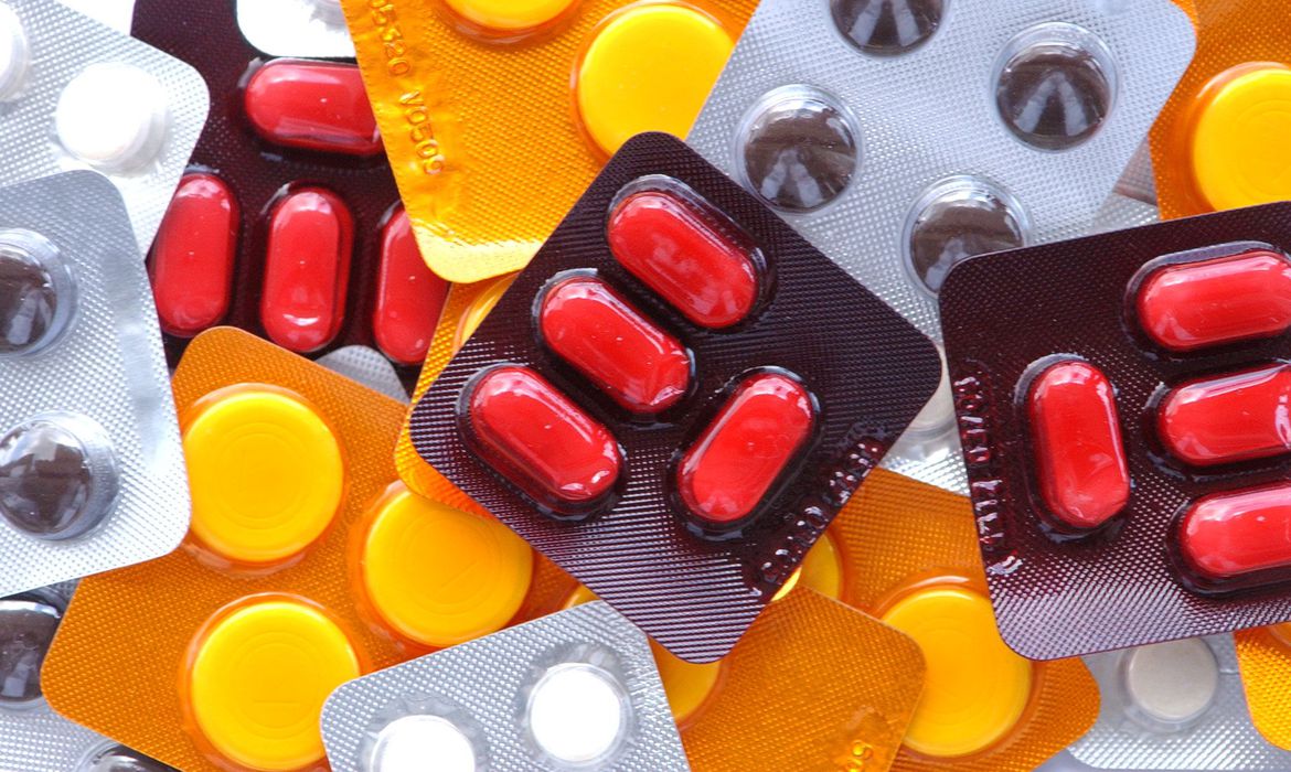 Saúde negocia entrega de 2,8 milhões de medicamentos para intubação