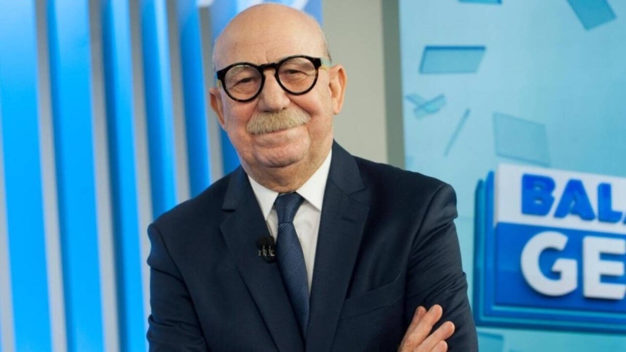 Apresentador da Record bate a cabeça ao escapar de atropelamento