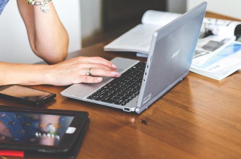 Funcionários podem ser punidos em caso de difamação nas redes