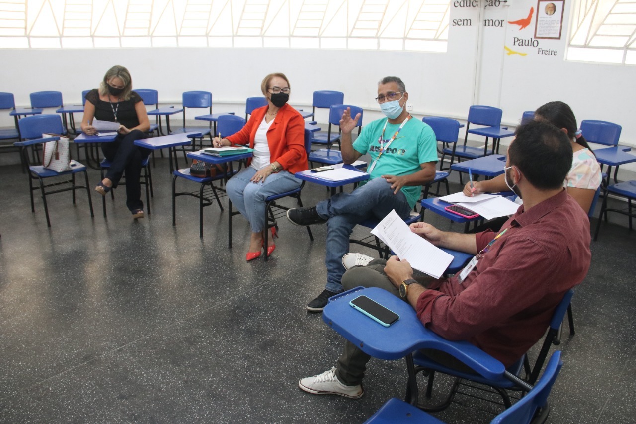 Reunião da Prefeitura visa prevenção à covid em escolas de Manaus 