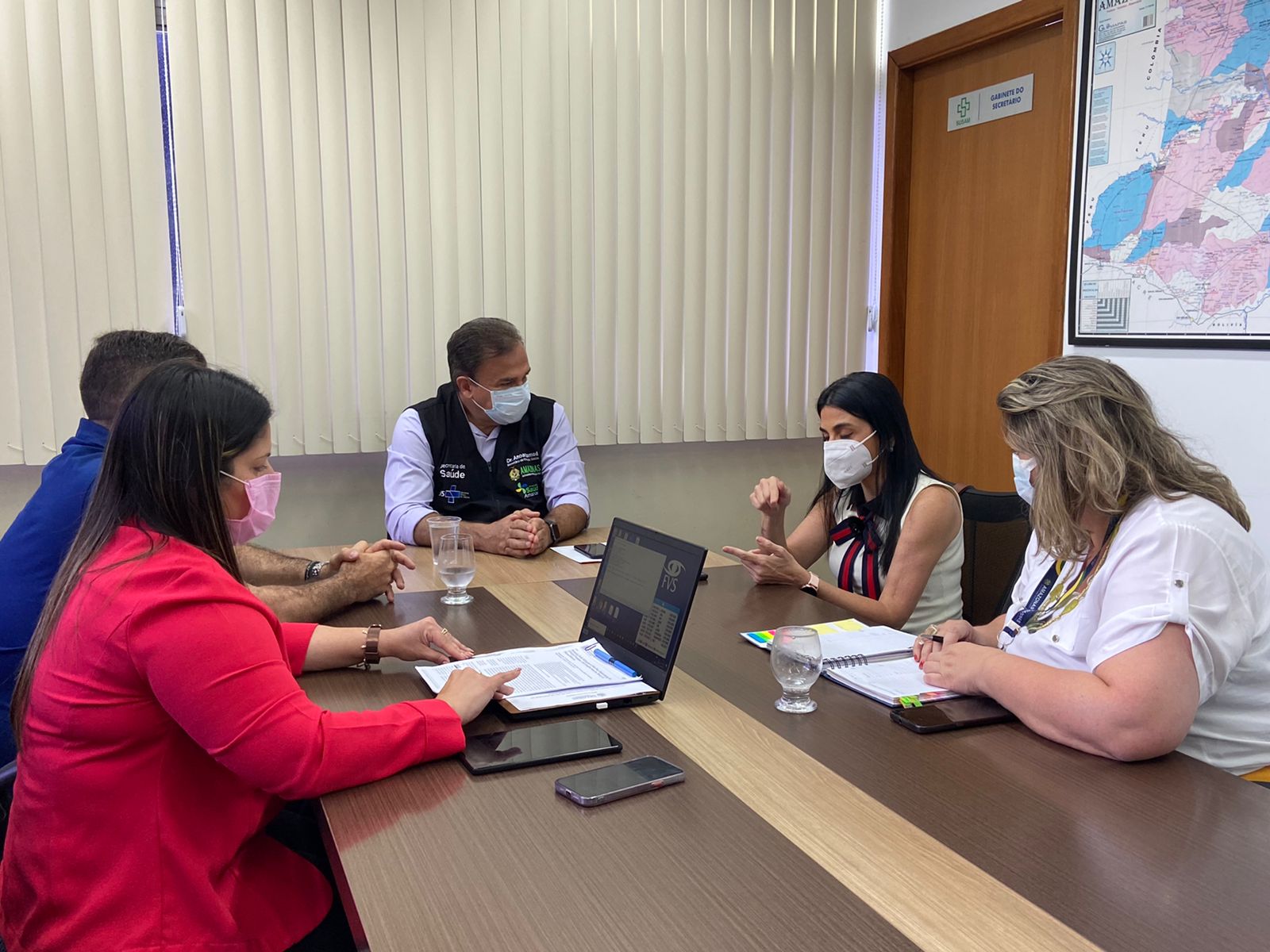Prefeitura discute flexibilização do uso de máscaras em Manaus