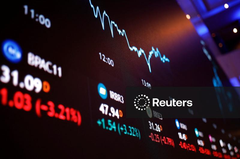 Ibovespa volta a superar 158 mil pontos com apoio de Petrobras e Localiza