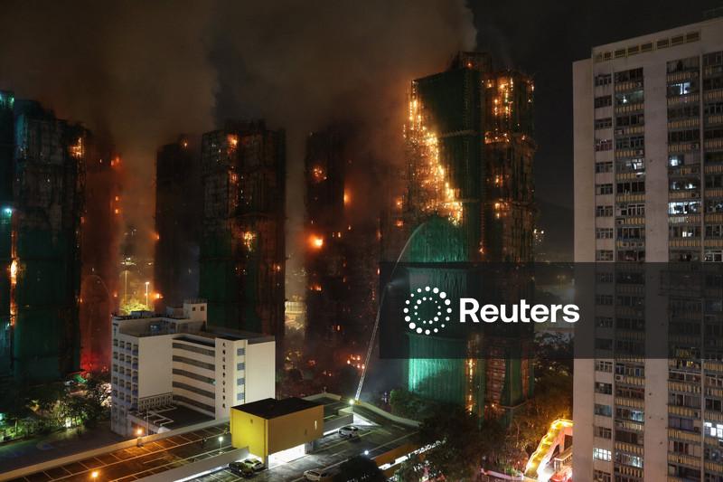 Número de mortos por incêndio em Hong Kong sobe para 65; polícia cita empresa "negligente"