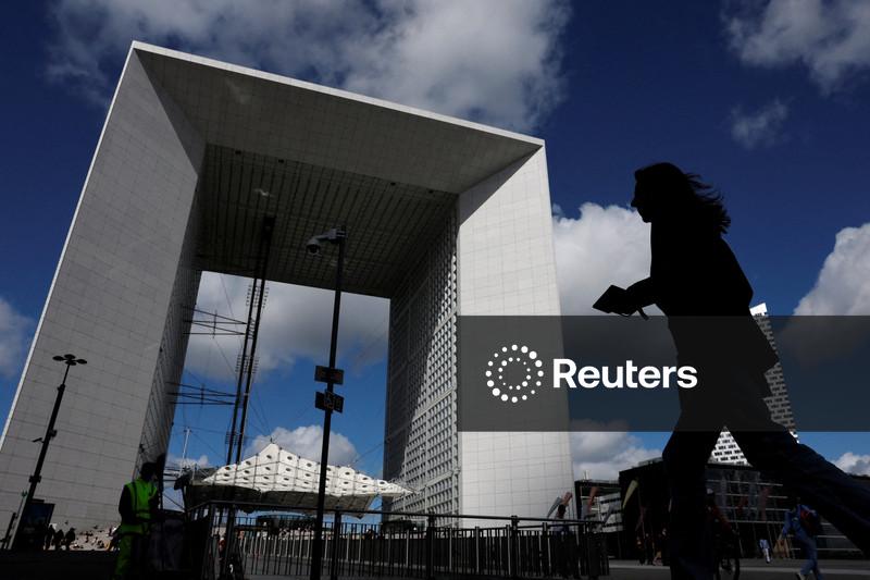 Indústria da zona do euro contrai em novembro e cortes de empregos aceleram, mostra PMI