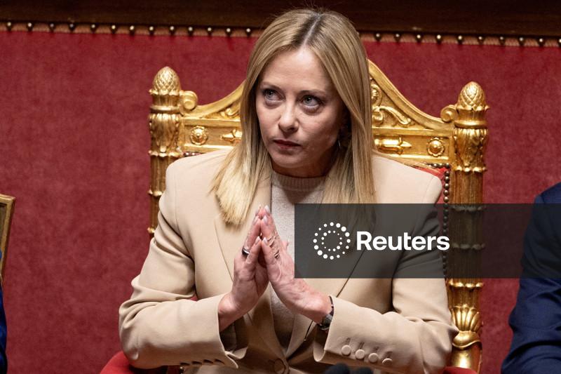 Milhares cruzam os braços e marcham na Itália contra orçamento de  Meloni