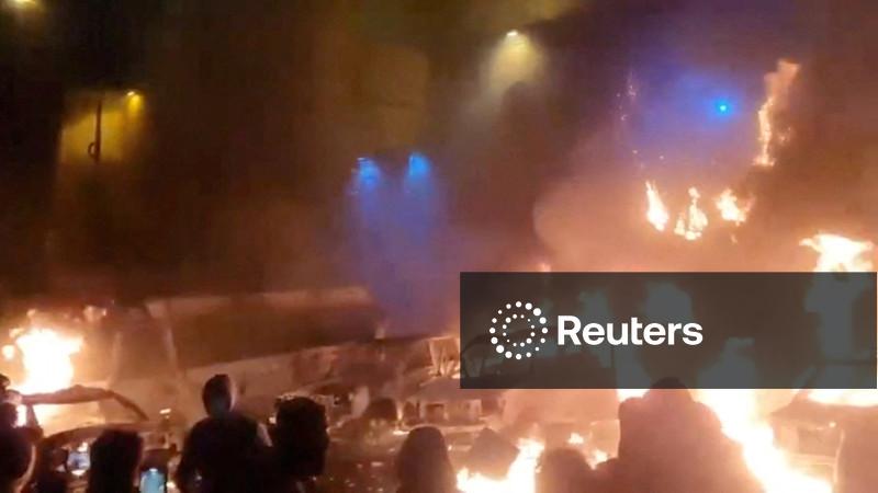 Irã corta internet e líder supremo adverte manifestantes