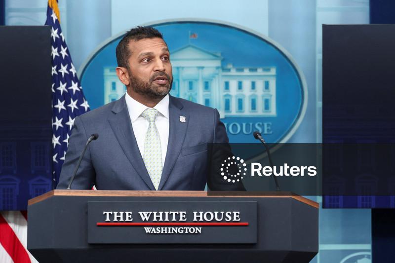 Chefe do FBI diz que China concordou com plano para acabar com produtos químicos relacionados ao fentanil