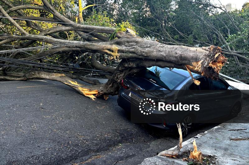 Um dia após vendaval, SP tem 1,3 mi sem energia e abastecimento de água afetado
