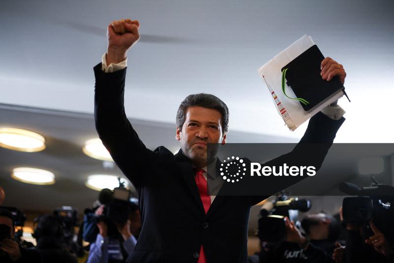 Socialista deve derrotar rival de extrema-direita para Presidência de Portugal com ajuda de conservadores