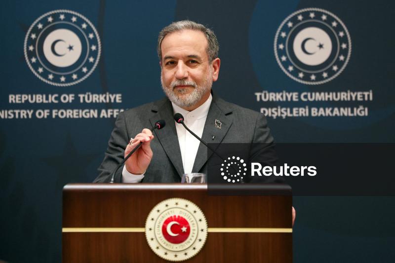 Irã está preparado para negociações “justas” com EUA, mas não sobre capacidades de defesa, diz chanceler