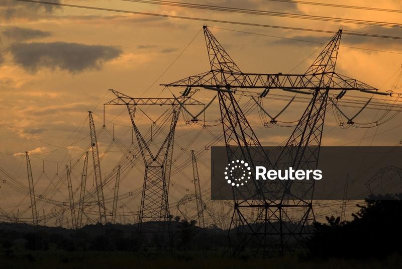 Aneel adia decisão sobre regra para aliviar tarifas de energia de 21 distribuidoras em 2026