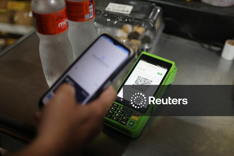 Pix deve abocanhar metade do e-commerce em 2028 após inédita liderança sobre cartões de crédito em 2025