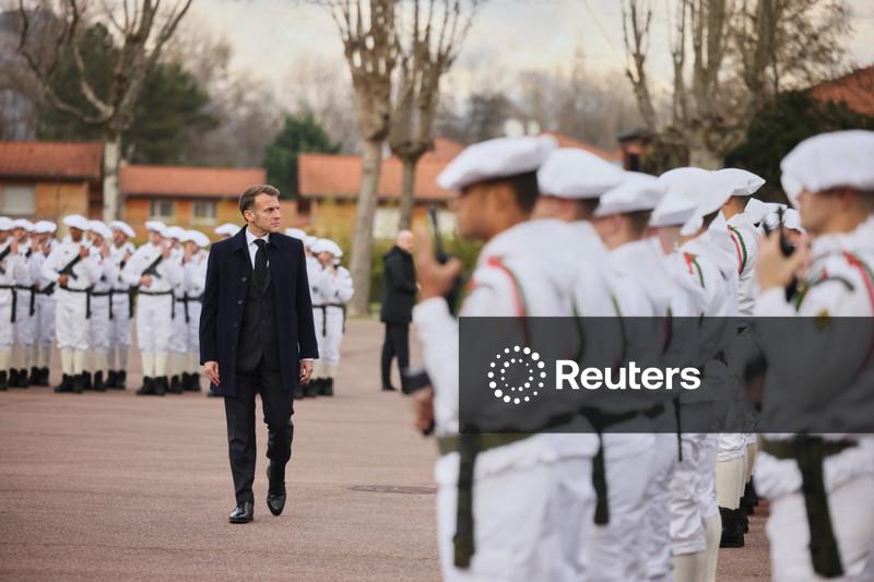 Macron anuncia serviço militar voluntário na França em meio a "ameaças crescentes"