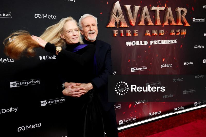 Diretor James Cameron e a mulher Suzy Amis Cameron em Los Angeles