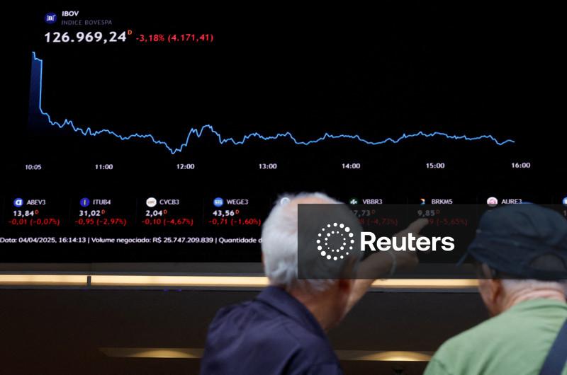 Ibovespa oscila pouco na abertura com desempenho misto de commodities