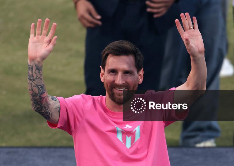 Caos em Calcutá, confete em Délhi: Messi encerra turnê agitada pela Índia